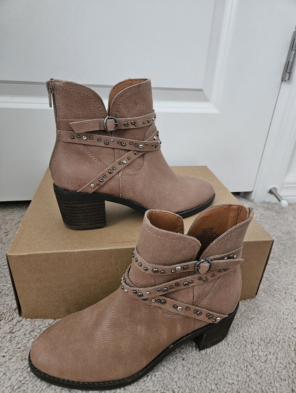 NWT Woman's Ankle Boots Lucky Brand LK-CALLAM Latte Grain Brush Off Size 7